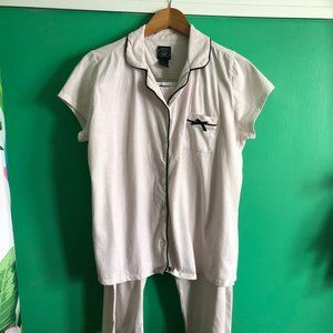 Laura Ashley Ladies Pajamas White with pink stripes and black trim Size large.